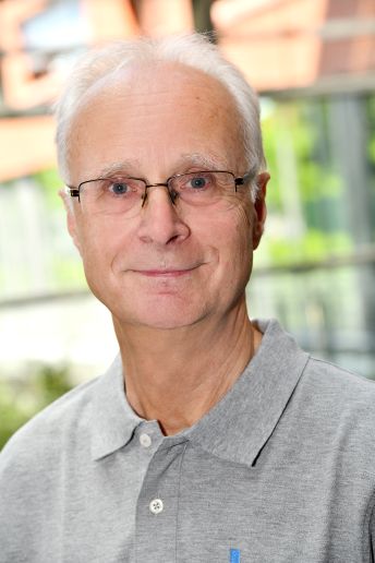 Dr. Peter Dobrowolski